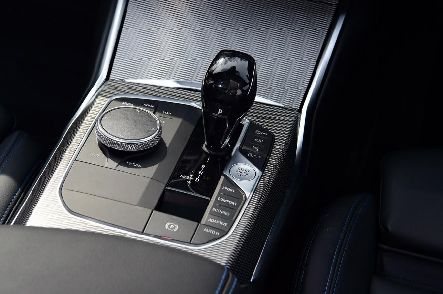 Детали интерьера BMW 330i M Sport (G20) 2019 года  (UK) (фото 10 из 15)